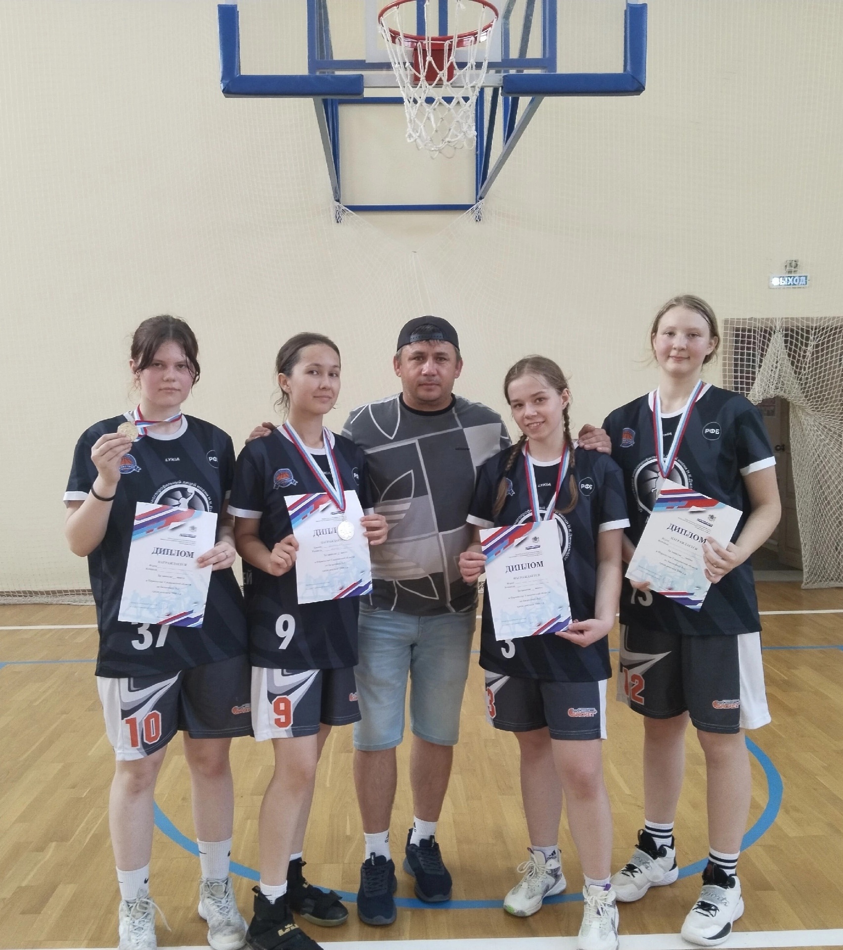 10 июня на спортивной базе ДЮСШ Ульяновского района, р/п Ишеевка прошло первенство Ульяновской области по баскетболу 3х3 среди юношей и девушек.